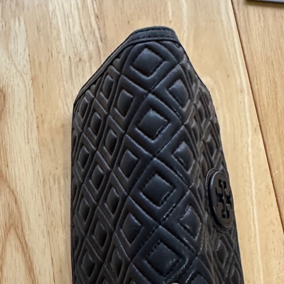 Tory Burch Black Quilted Zip Wallet NWOT - Picture 3 of 6